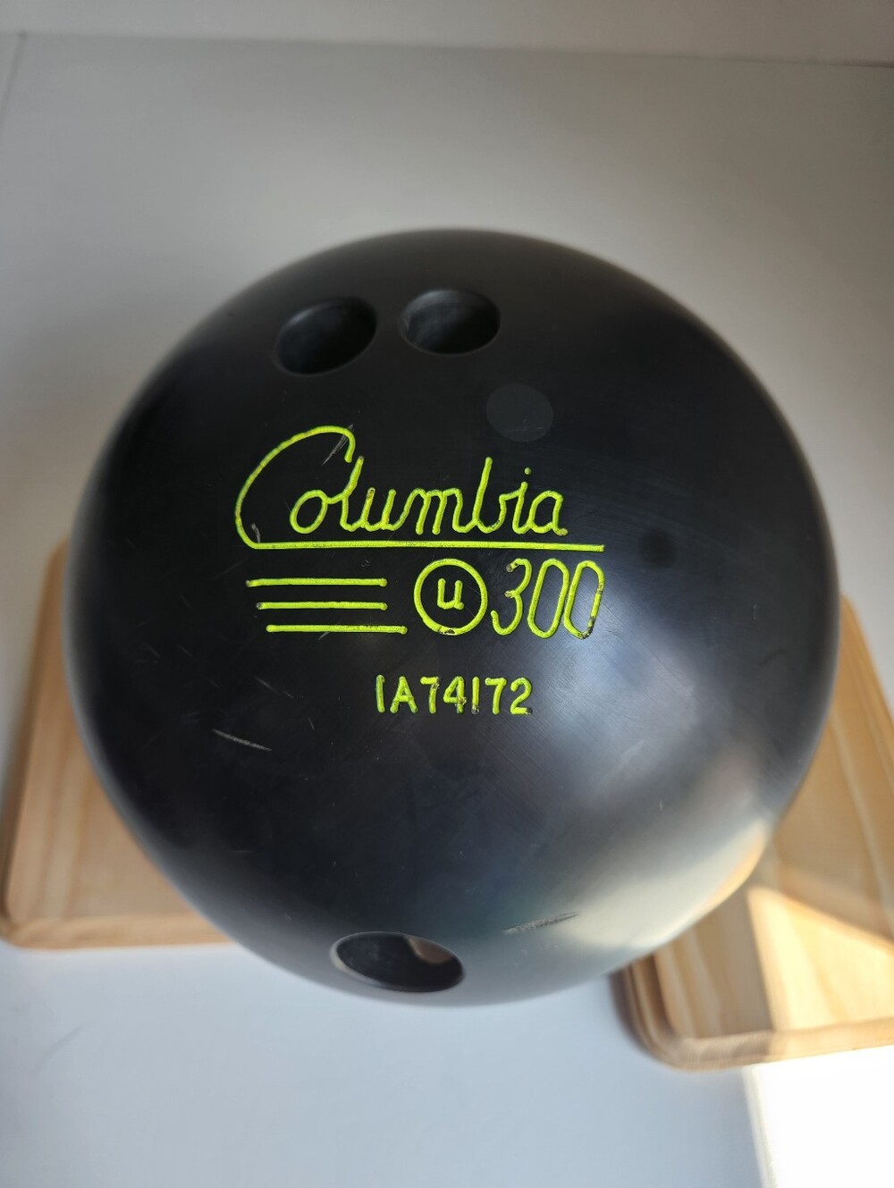 Vintage Columbia 300 u dot  Duckpin bowling ball black 16 lb Yellow Letters